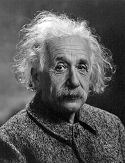 Albert Einstein'in vesikalık fotoğrafı
